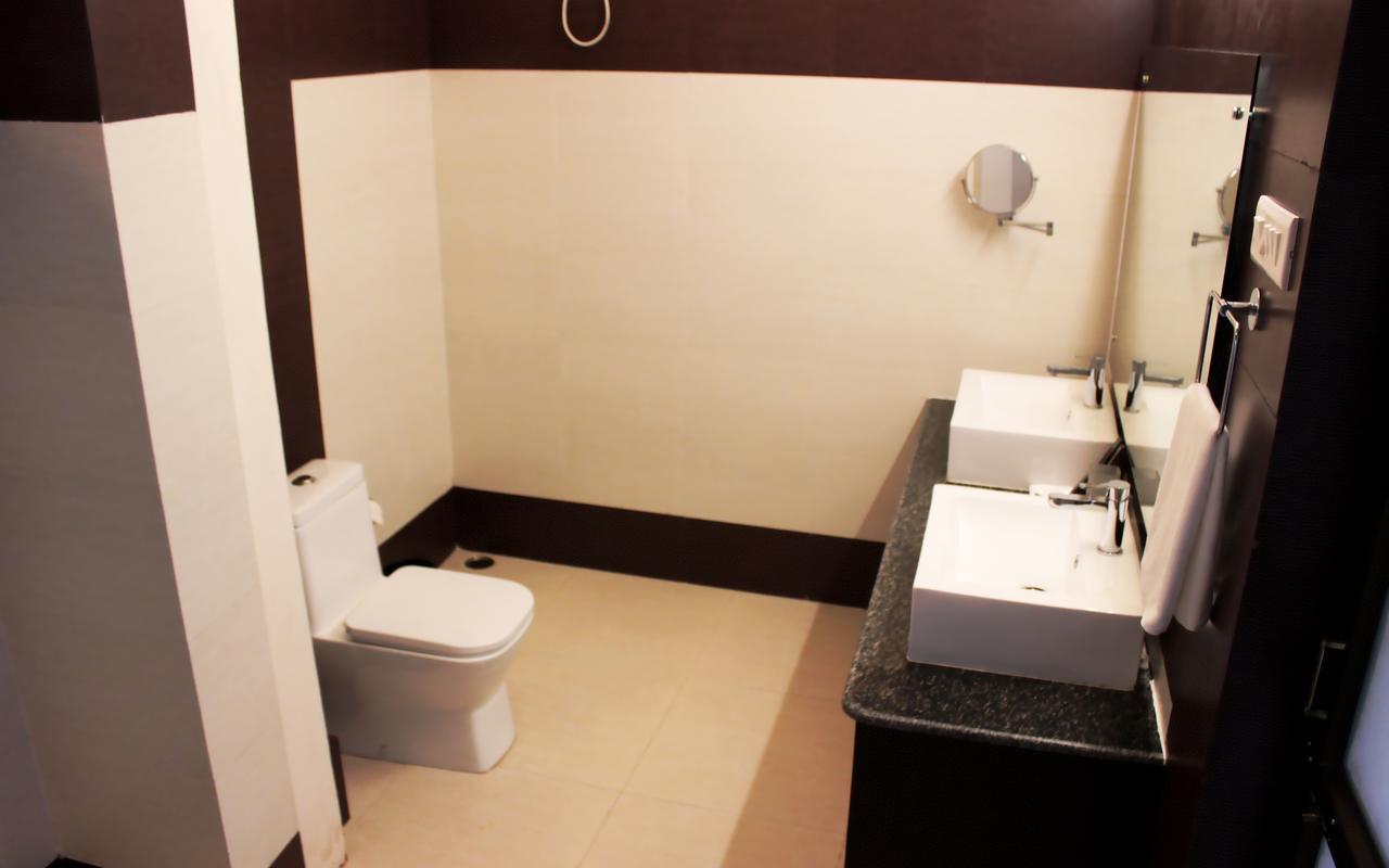 Hotel Grand Tizu Dimāpur エクステリア 写真