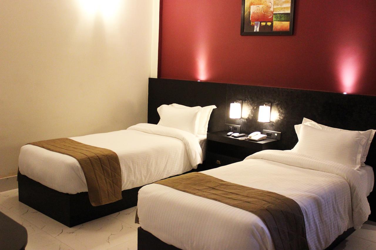 Hotel Grand Tizu Dimāpur エクステリア 写真