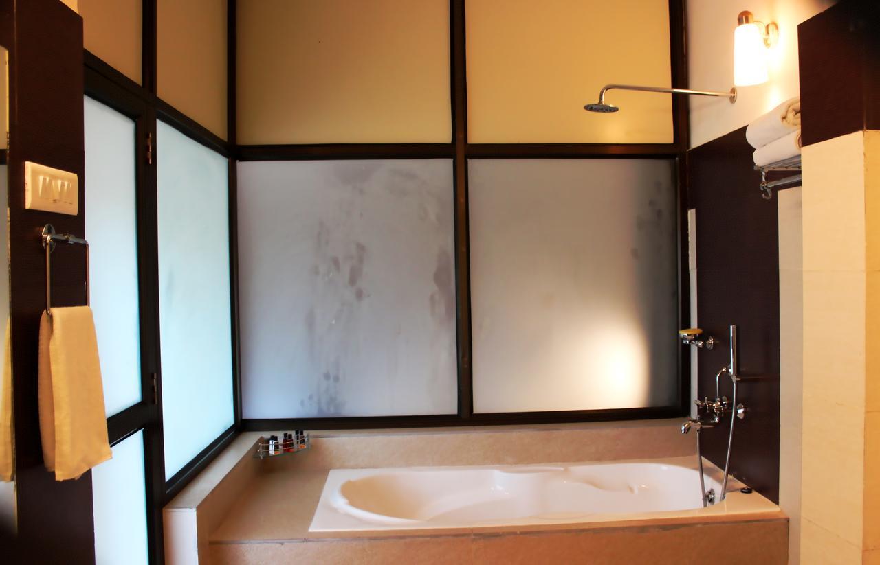 Hotel Grand Tizu Dimāpur エクステリア 写真