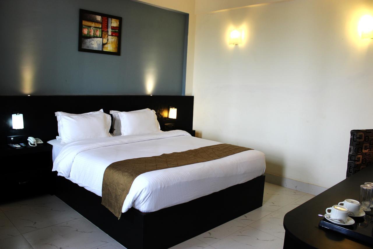 Hotel Grand Tizu Dimāpur エクステリア 写真