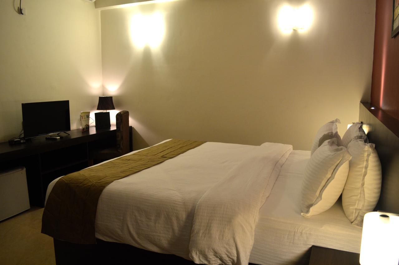 Hotel Grand Tizu Dimāpur エクステリア 写真