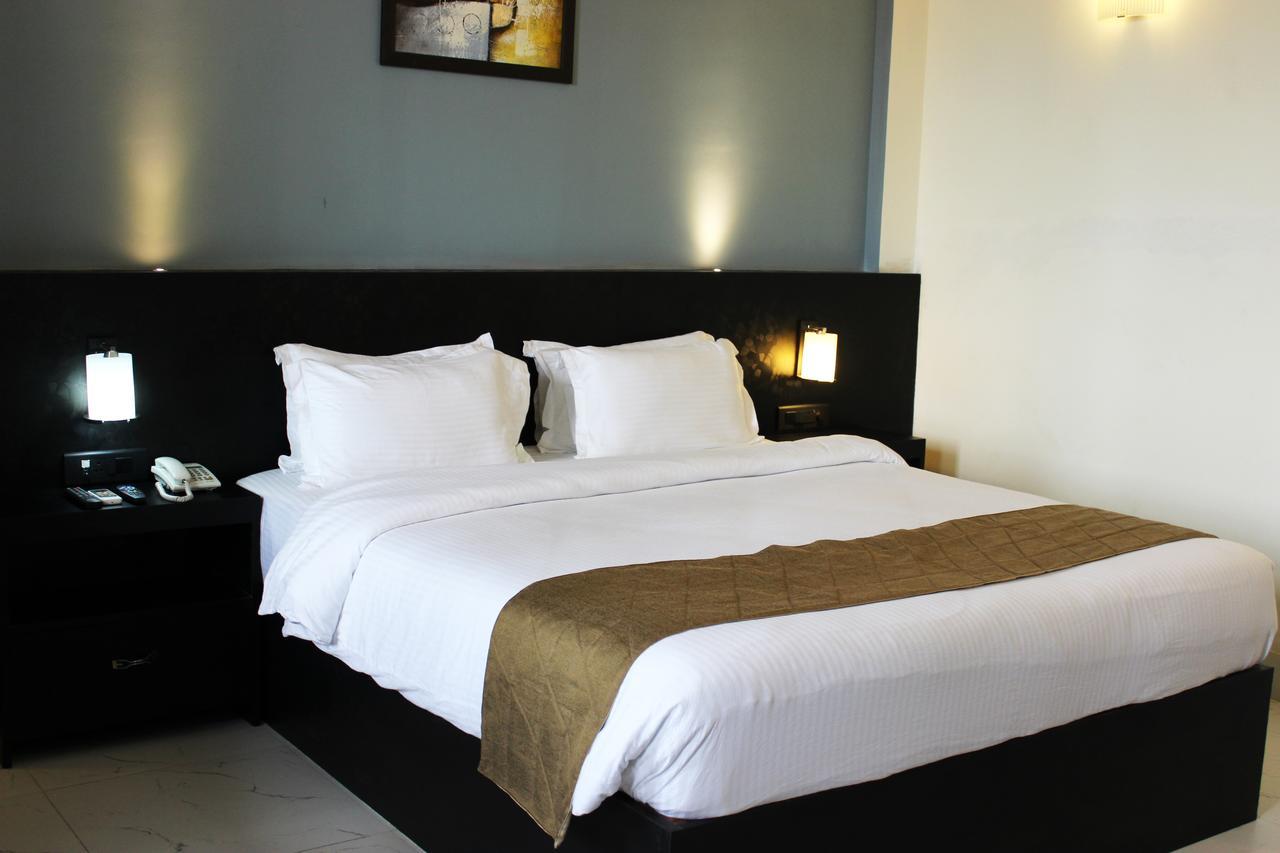 Hotel Grand Tizu Dimāpur エクステリア 写真